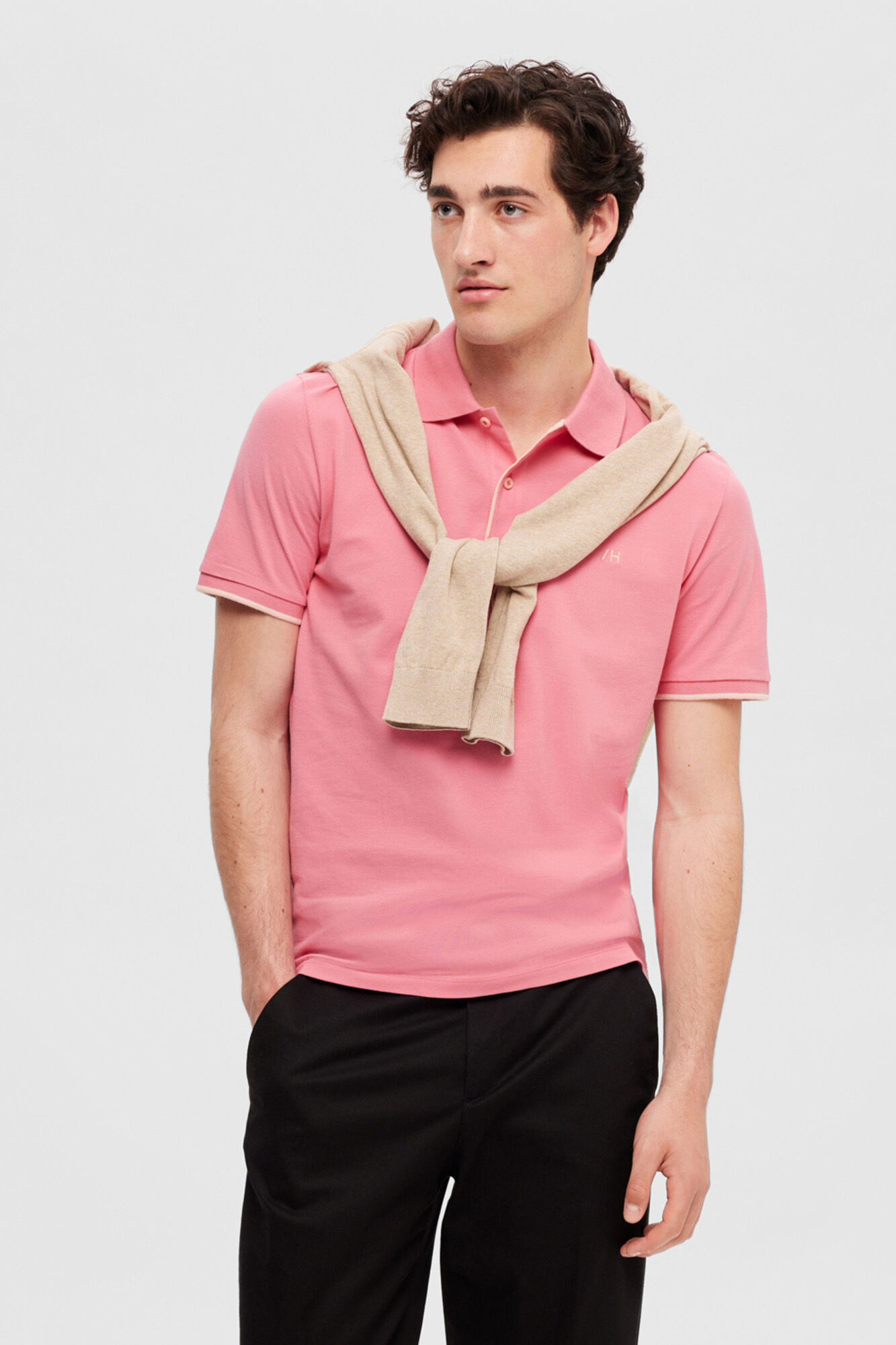 Camisa polo de manga curta em algodão orgânico com logotipo bordado. - Rosa