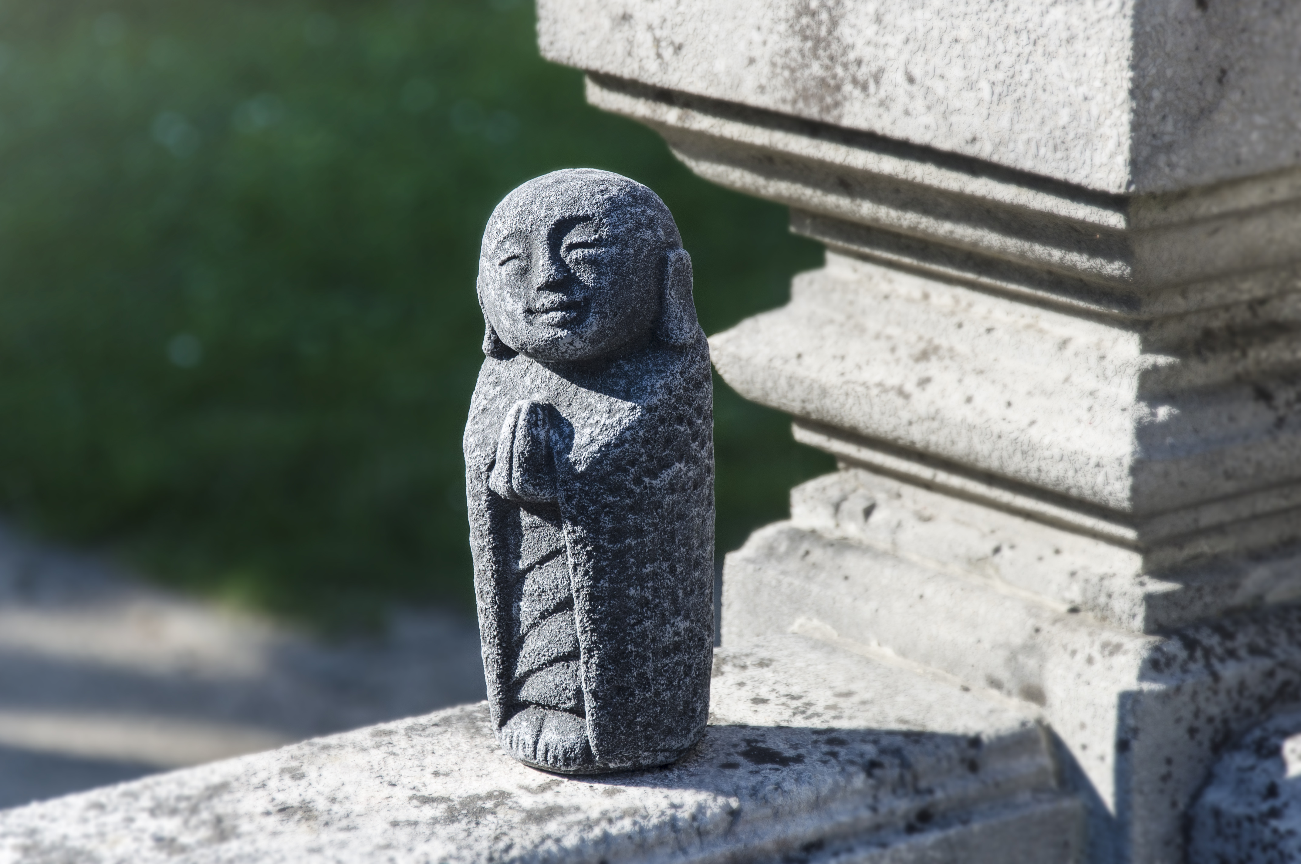 Zementfigur 'Jizo', H 20 cm, L 8 cm, B 8 cm von fischer's lagerhaus