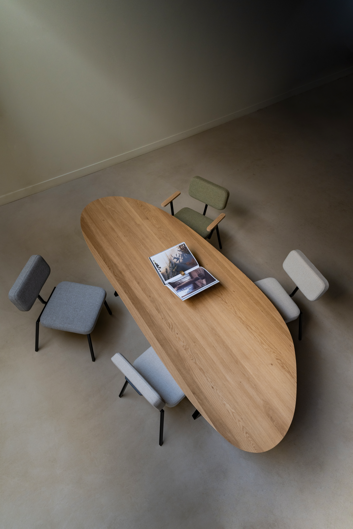 Studio HENK tafel Slim Co Blob, zwart frame - Smart Collectie 200 x 100 cm | Eikenhout | Verjongde rand | Frame Zwart