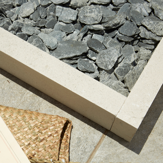 Bordure contemporaine blanche 50x5x9 cm