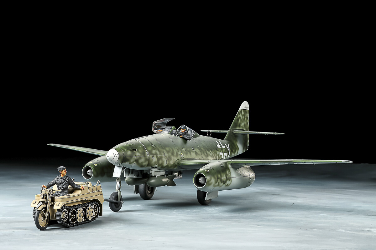 Tamiya - Me262 A-2A & Kettenkraftrad Fly Byggesæt - 1:48 - 25215