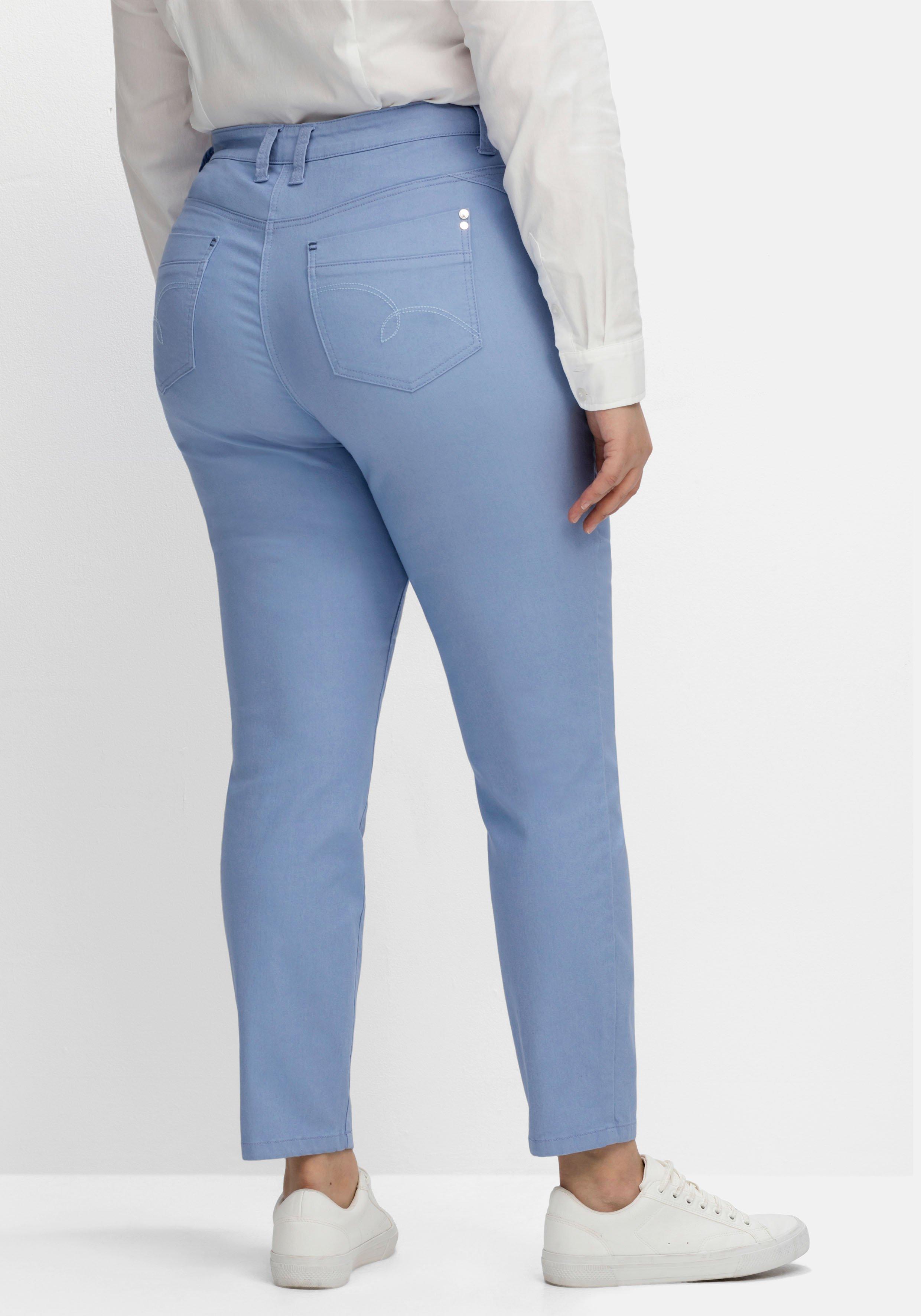 Schmale Hose im Coloured-Denim-Look