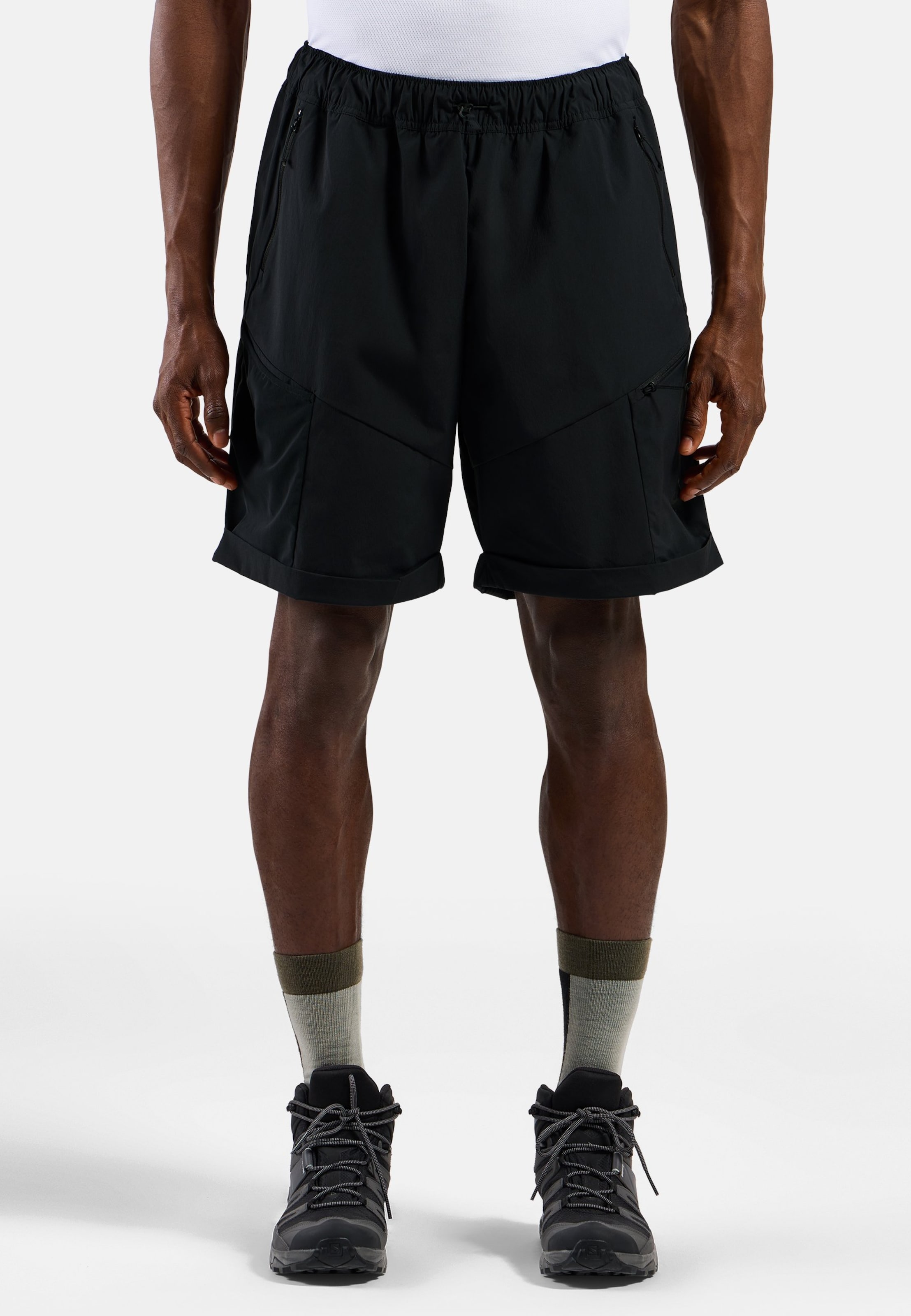 Essentials Cargoshorts in black