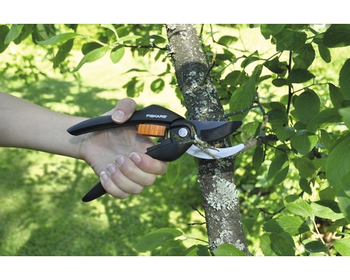 Fiskars SingleStep™ P 26 Bypass tuinschaar, rozenschaar