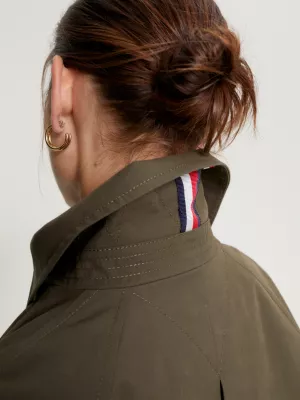 Trench coat curto de abotoamento duplo