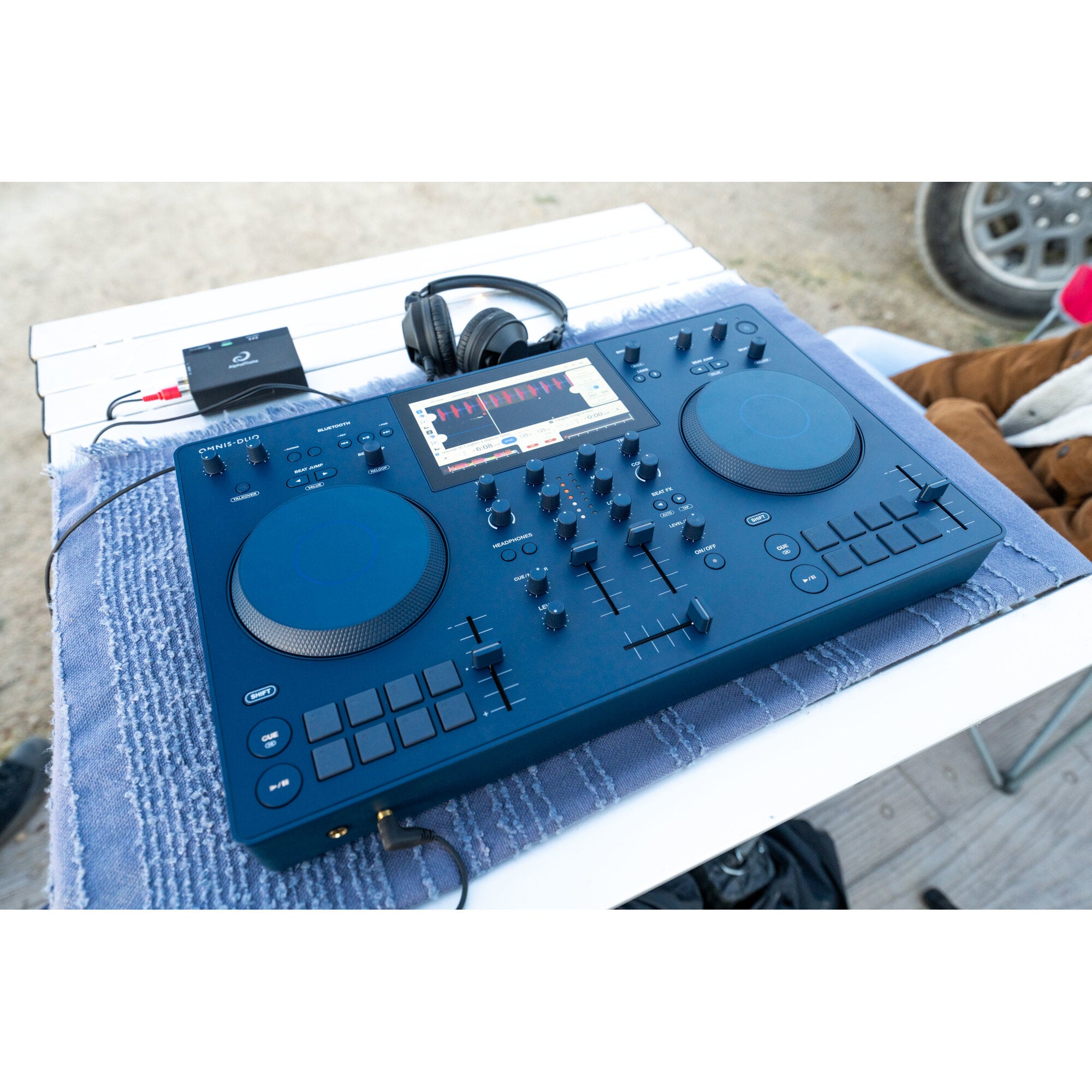 AlphaTheta Omnis-Duo all-in-one mobiel DJ-systeem