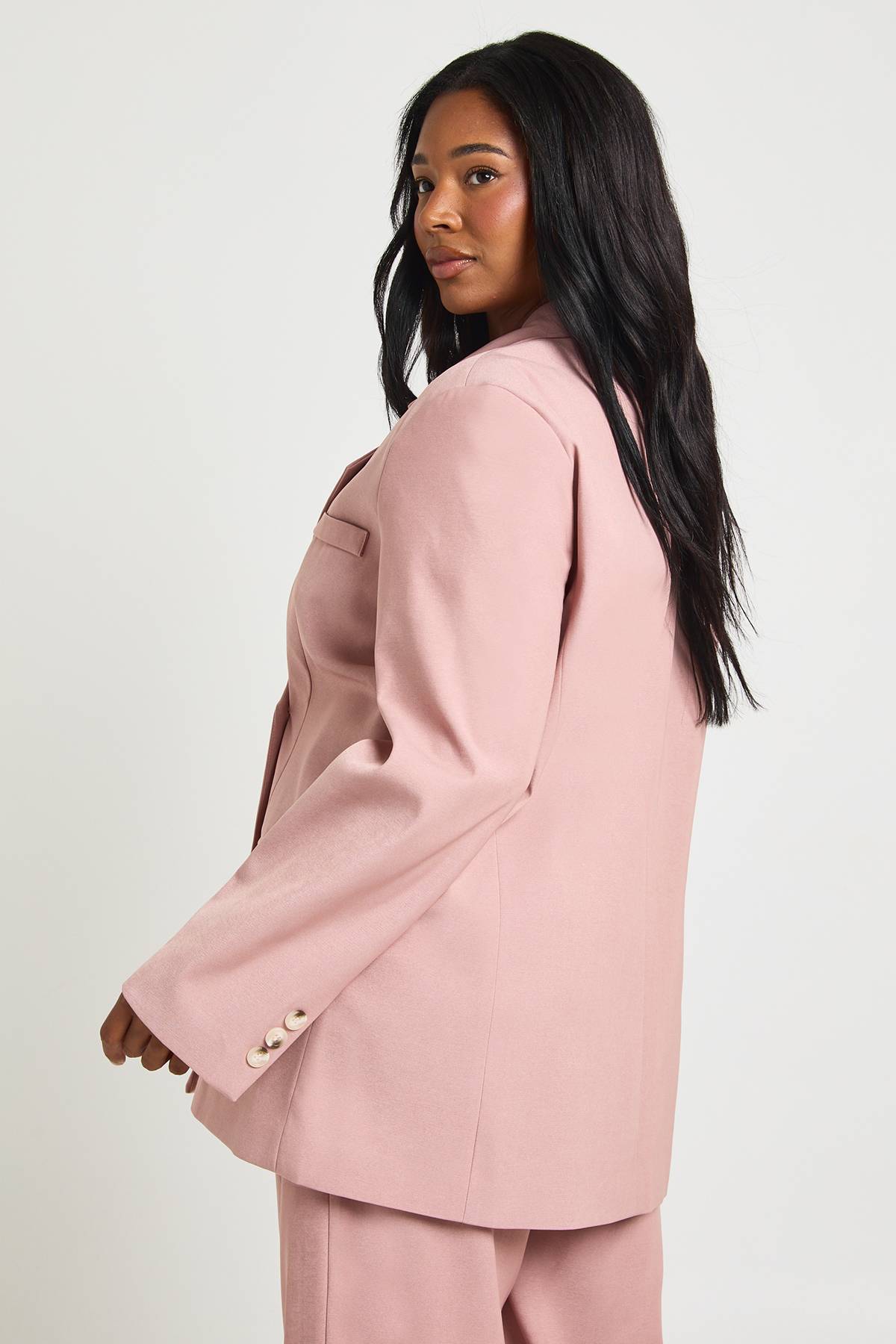 boohoo Blazer Grande Taille Surdimensionné À Boutons En Corne