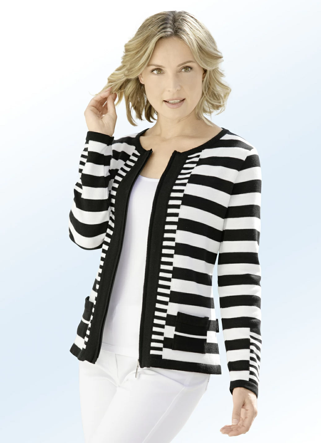 Strickjacke in dekorativem Streifendessin