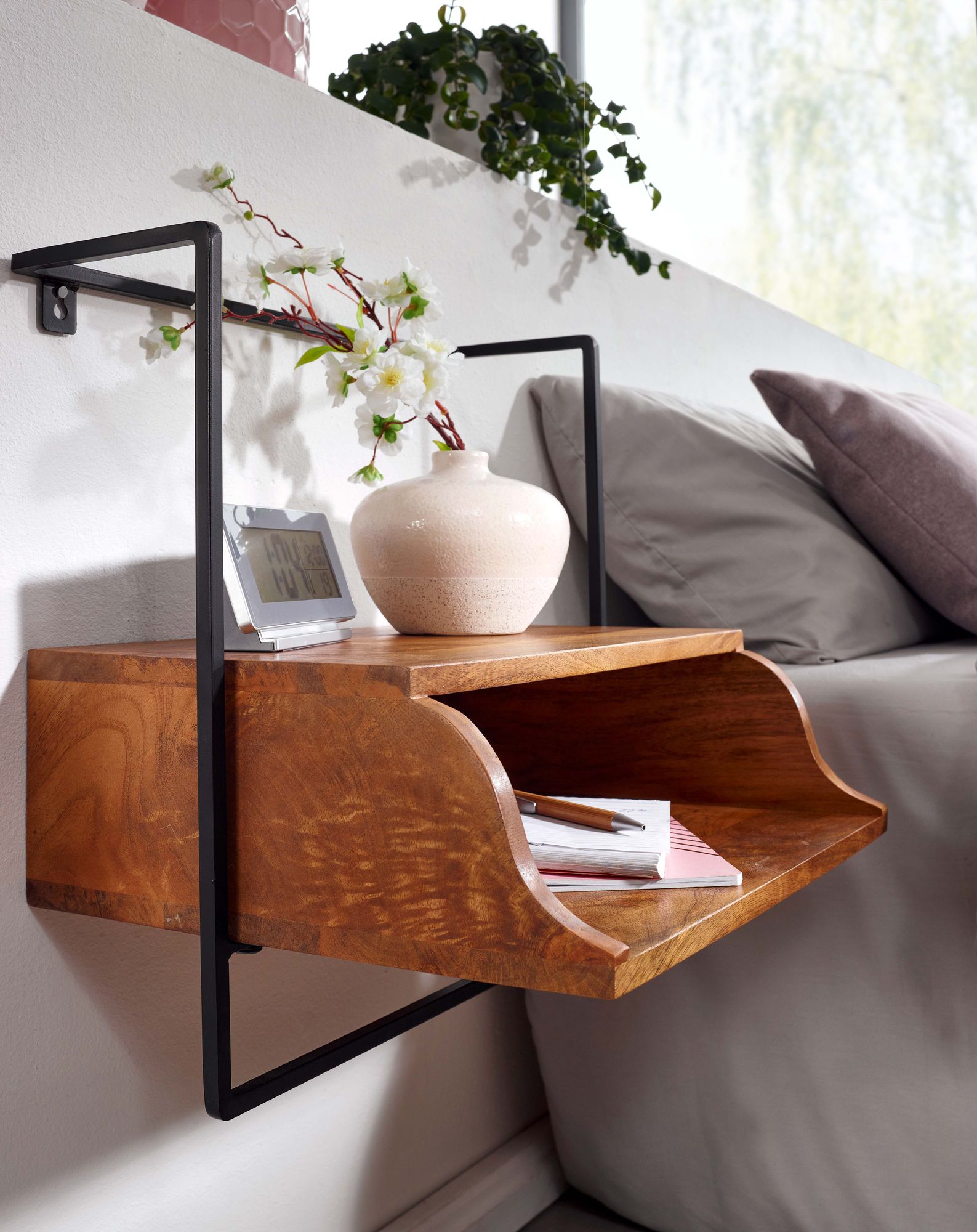 KADIMA DESIGN Wandkonsole, Mango-Holz, Industrial-Stil, 44x45x35cm, Boxspringbetten