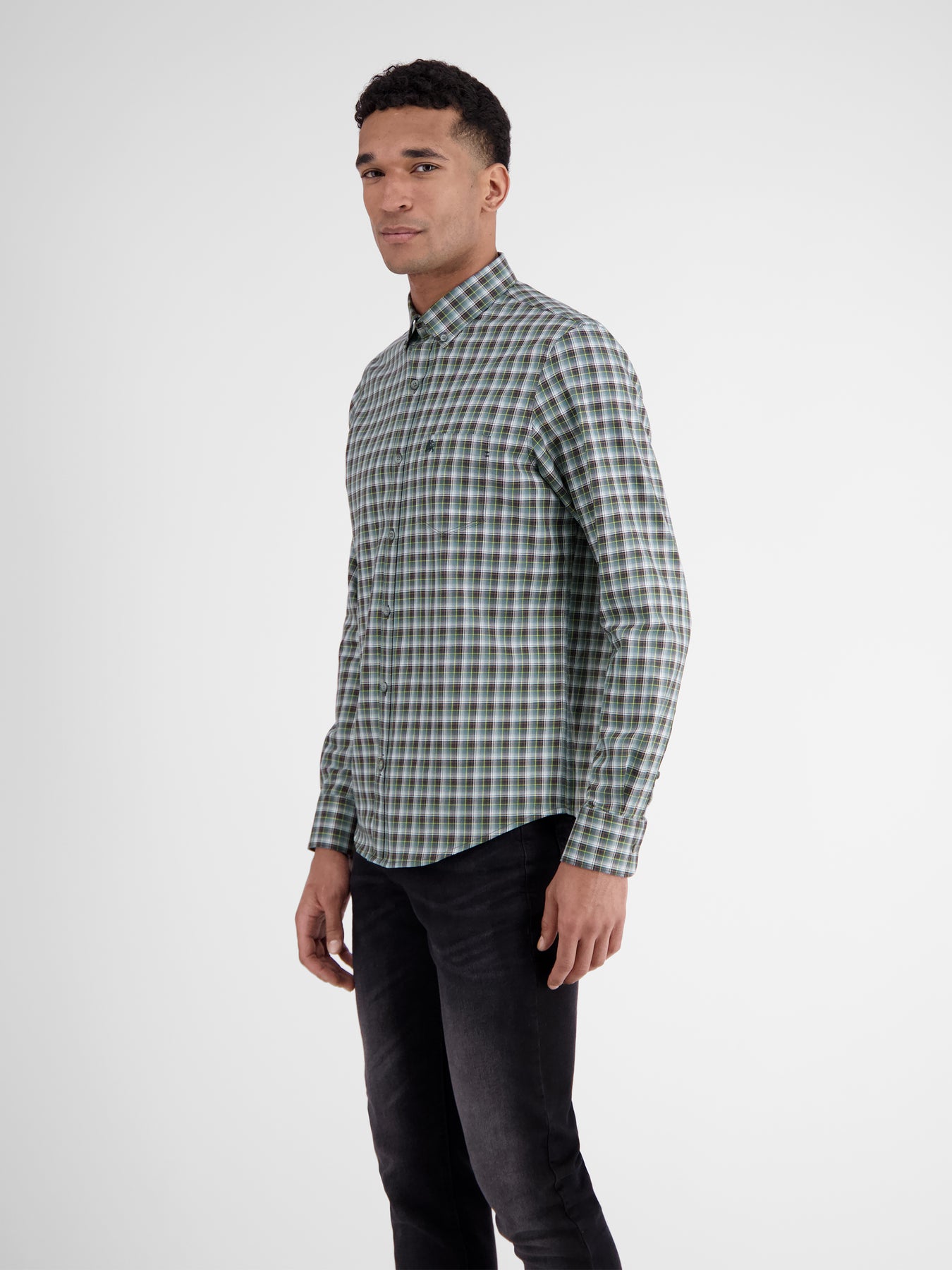 Kariertes Herrenhemd mit Button-down-Kragen