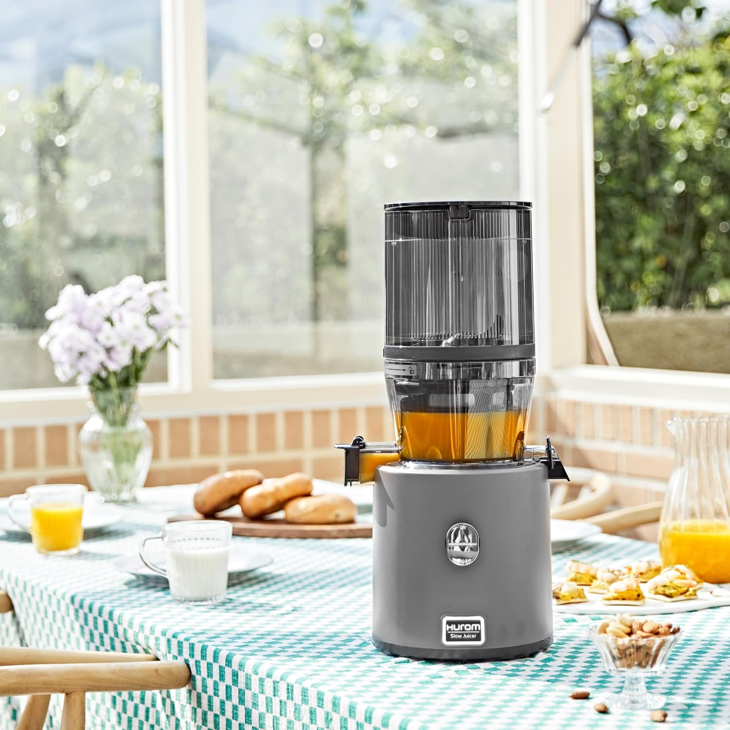 Hurom | Entsafter H330P – gesünder, schmackhafter und verschwendungsfreier Saft, langsame Kompressionstechnologie, vielseitig, leicht zu reinigen, hohe Effizienz, Charcoral