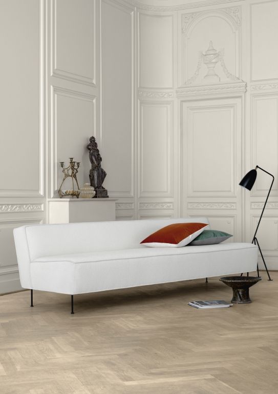 Gubi Gräshoppa vloerlamp warm grey