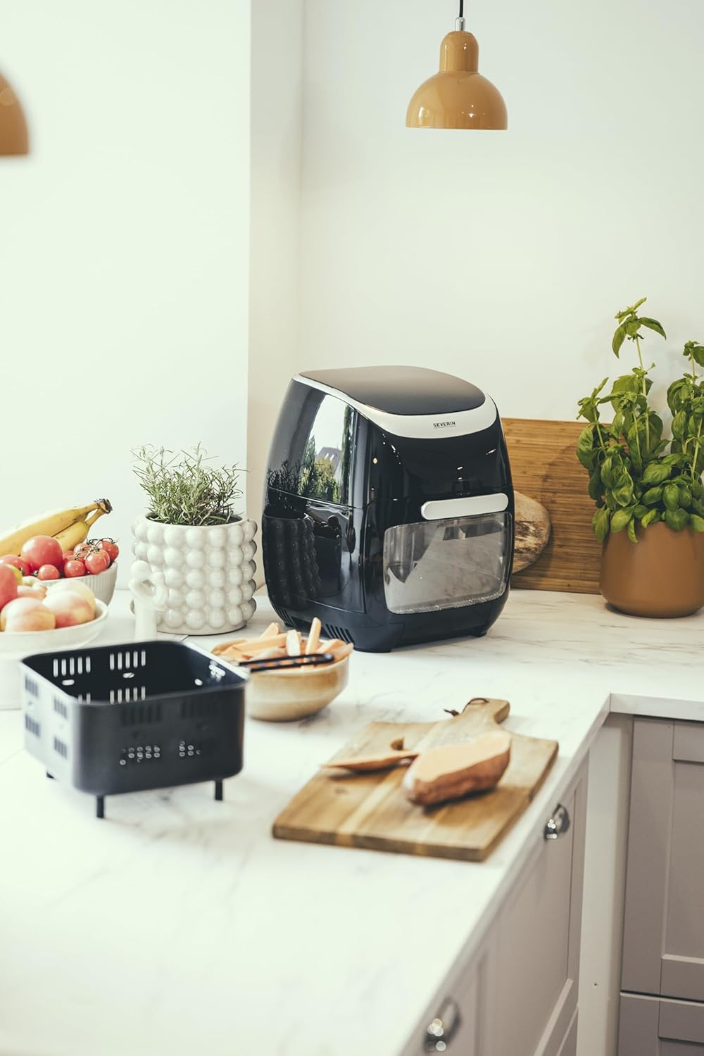SEVERIN Multi Heißluftfritteuse mit 11 Liter Fassungsvermögen, Heißluft Fryer mit umfangreichem Zubehör, Fritteuse ohne Fett mit 8 Automatikprogrammen, 2000 W, schwarz/silber, FR 2446