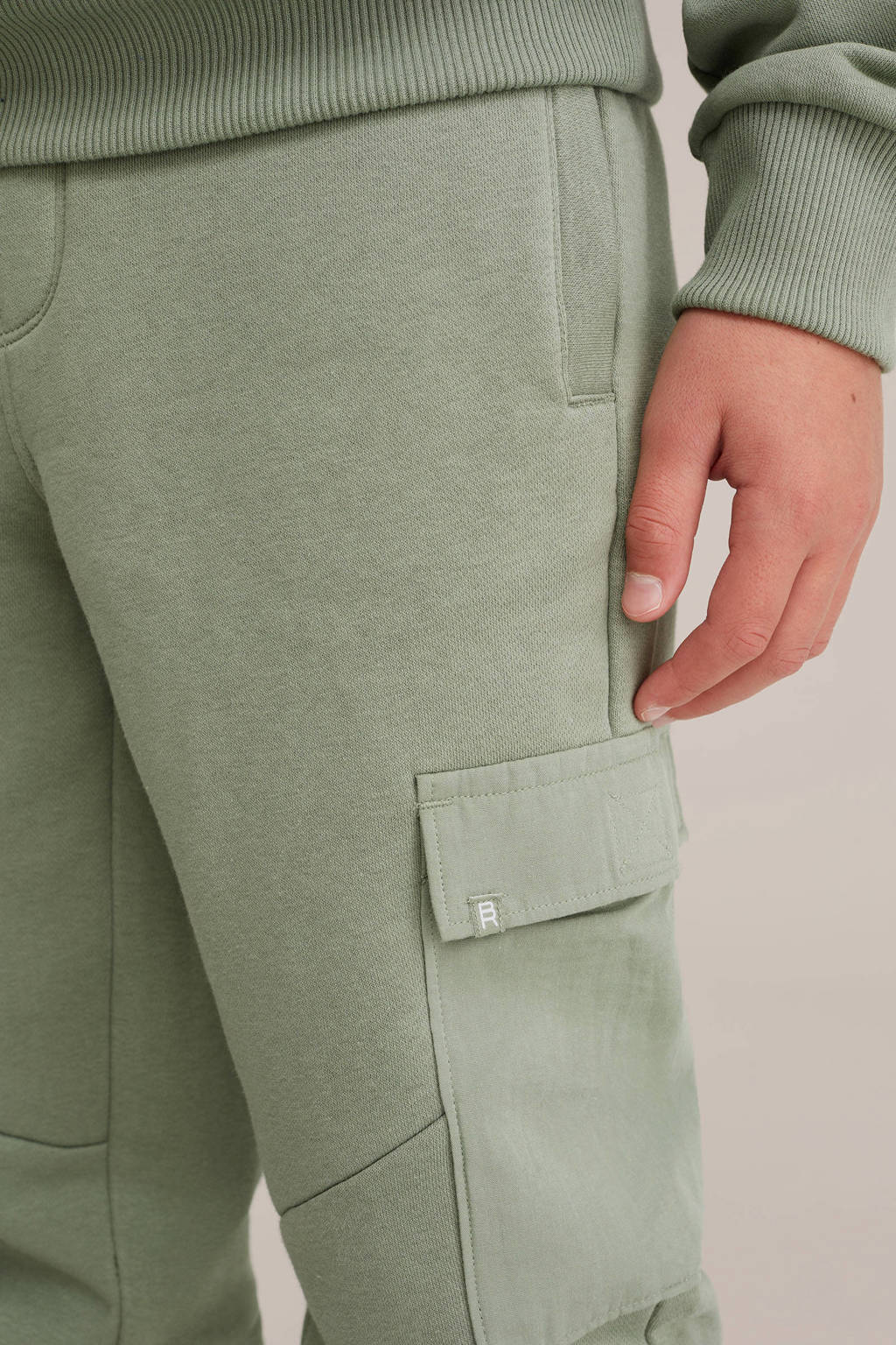 WE Fashion Blue Ridge slim cargo broek lichtgroen