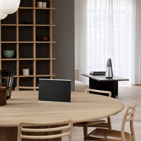 B&O Beosound Level – unieke en exclusieve draadloze luidspreker met accu Zilver