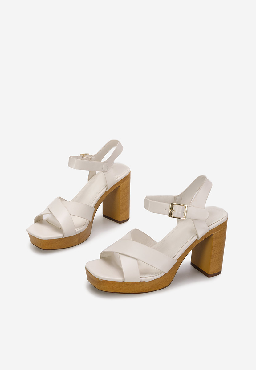 Sandales à talon épais beige Grita