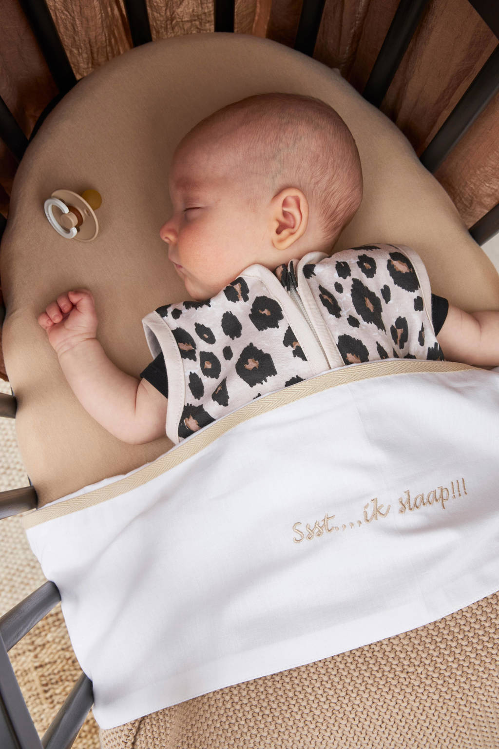 Fijne slaapzak!baby slaapzak Leopard Sand Melange