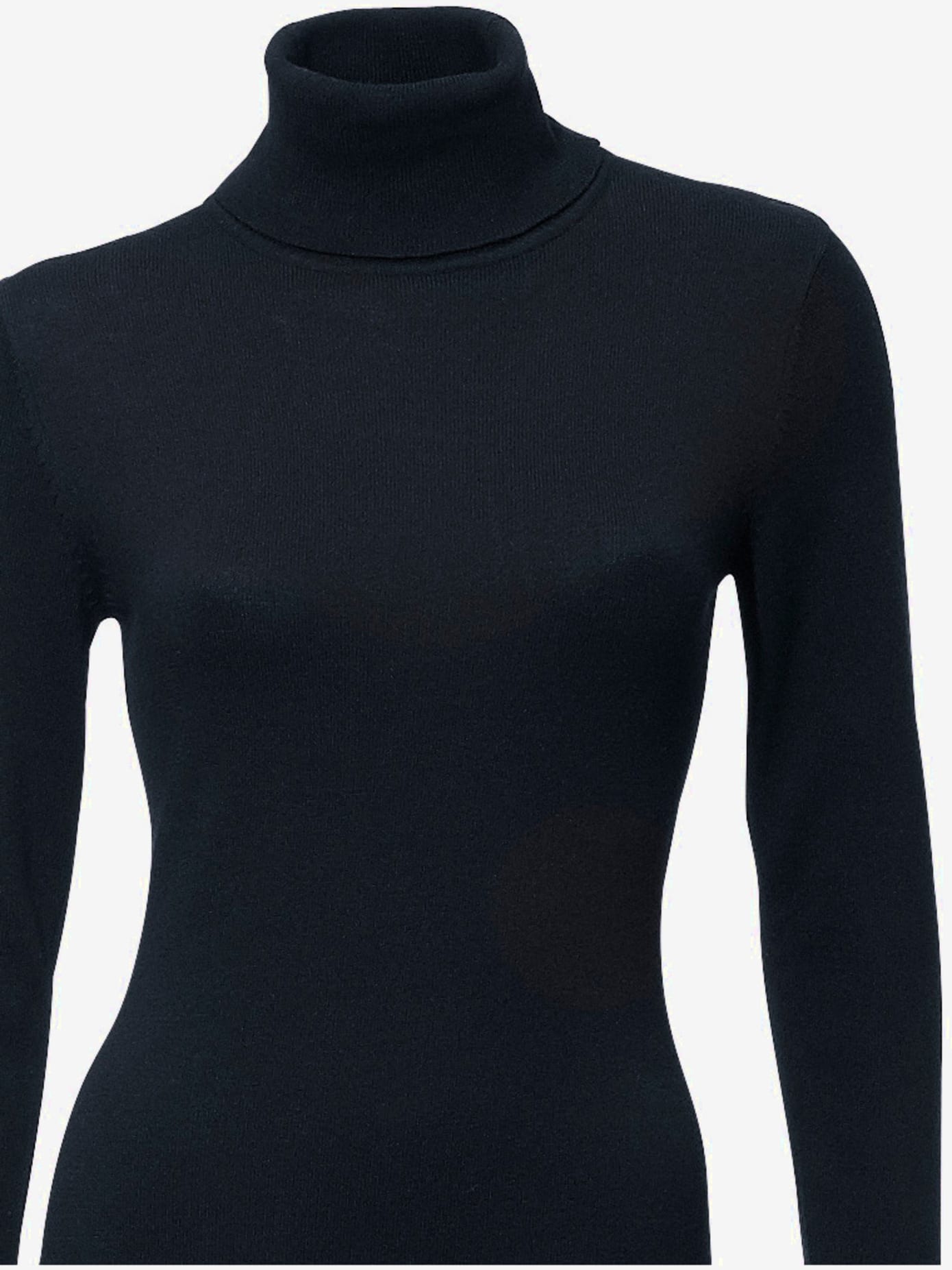 Robe en tricot à manches longues et col roulé