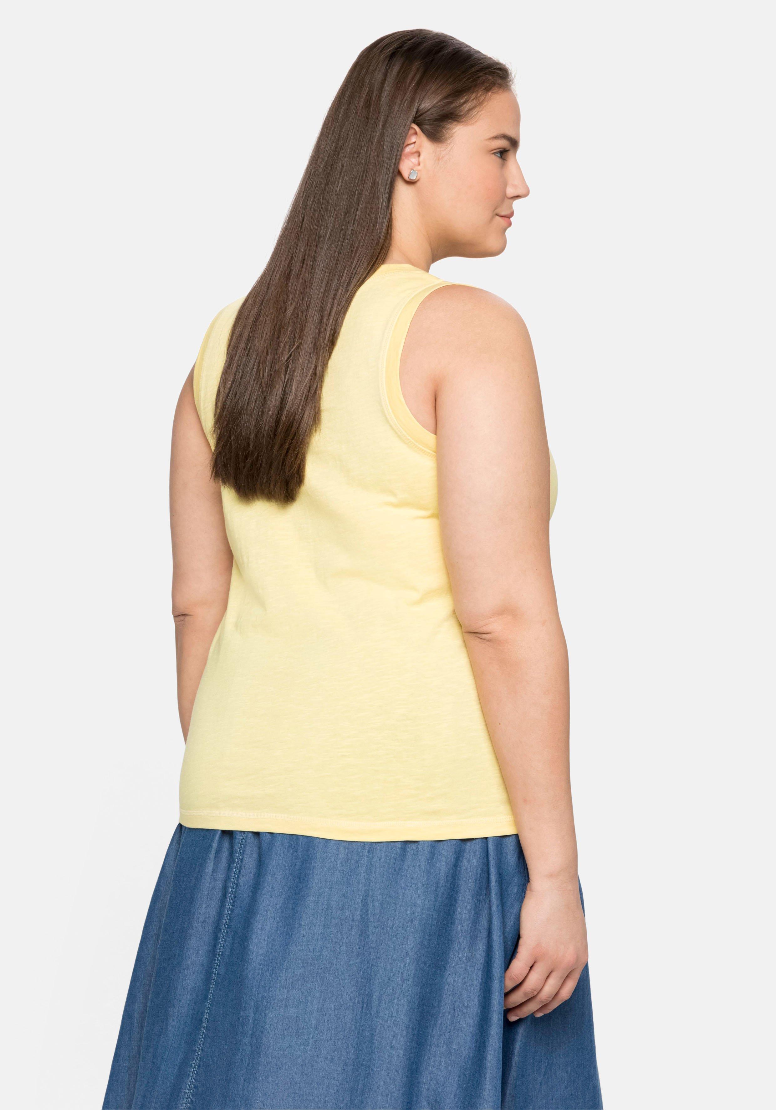 Tanktop mit Dekoknöpfen am V-Ausschnitt