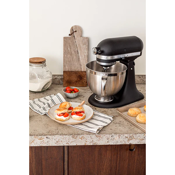 Robot pâtissier Artisan à tête inclinable 4,8 L 300 W noir truffe 5KSM