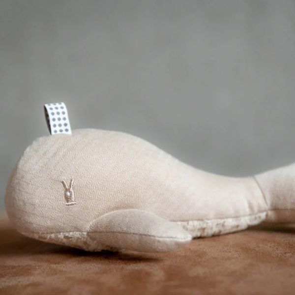Snoozebaby Knuffel - Wally Whale - Desert Sand - 16 cm