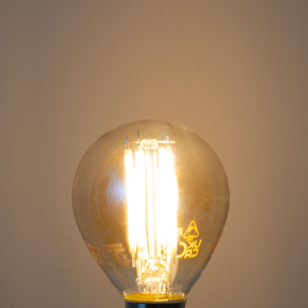 E14 LED lamp G45 goud 2W 180 lm 2100K