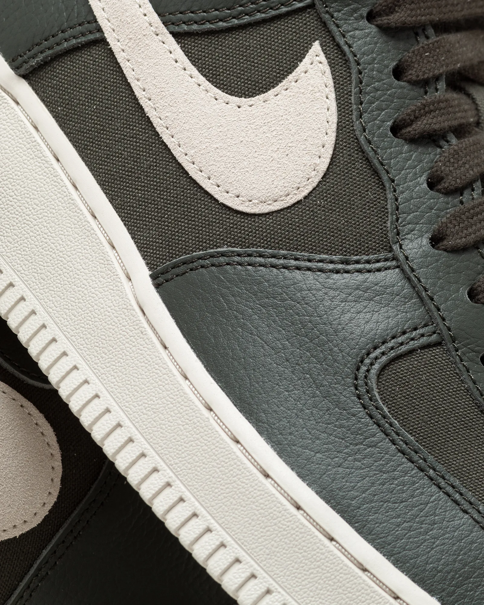 Nike AIR FORCE 1 '07 LX