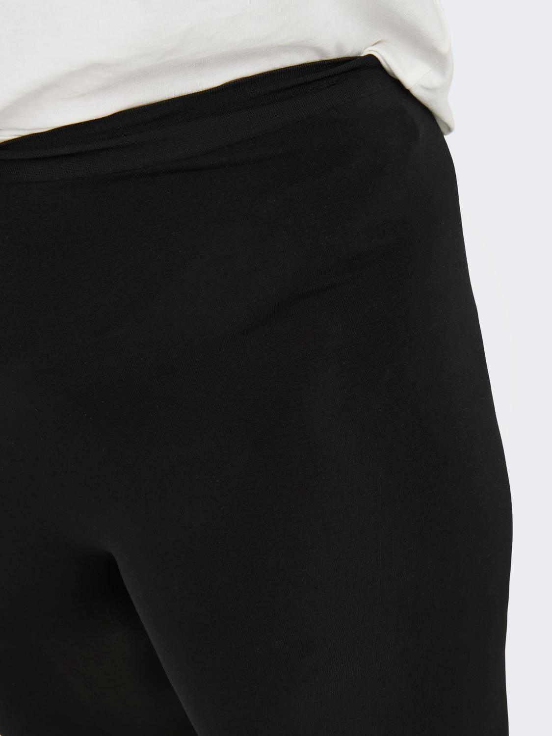 CAROTTILIA Enger Schnitt Körperbetonte Shorts Black