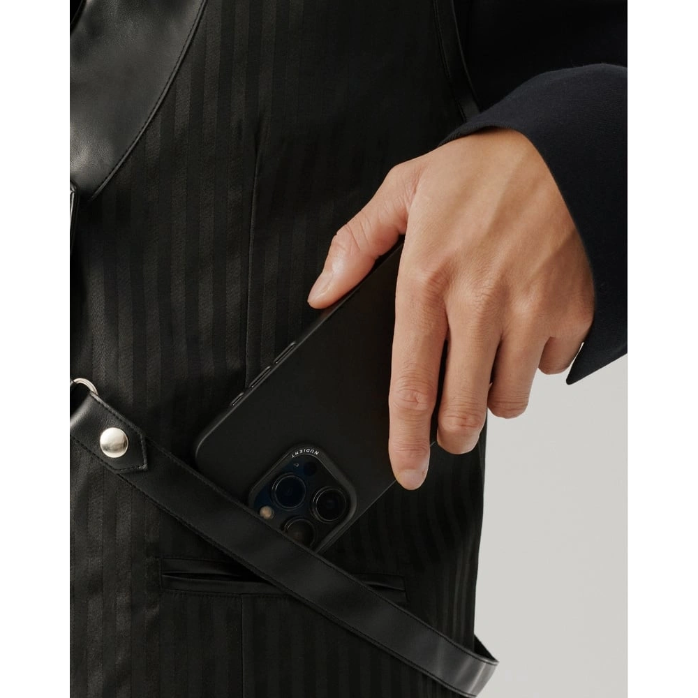 iPhone 15 Pro MagSafe Schutzhülle Thin Case aus Recycelten Materialien (00-000-0092-0000) - Ink (Schwarz)