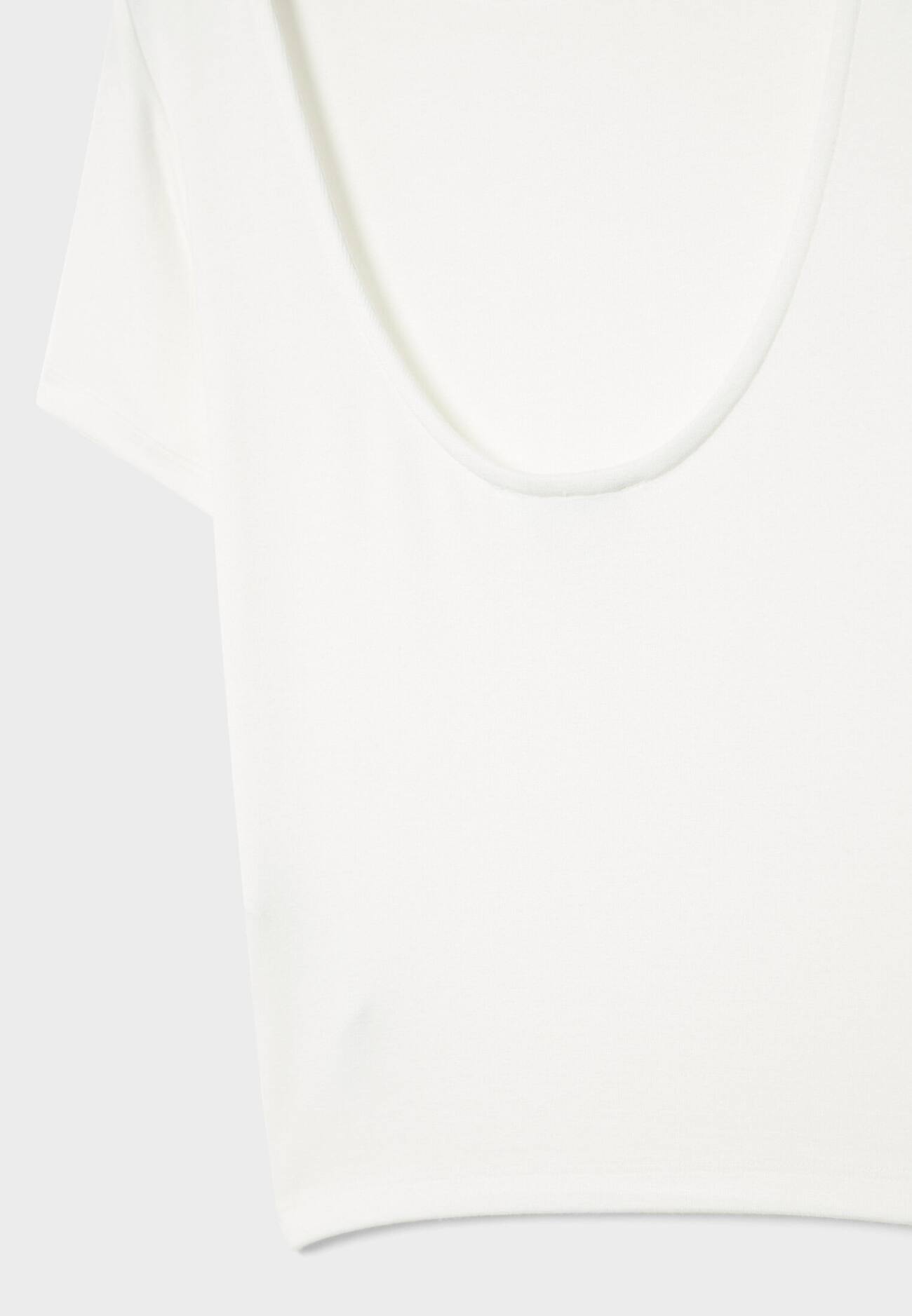 Camiseta com costas abertas