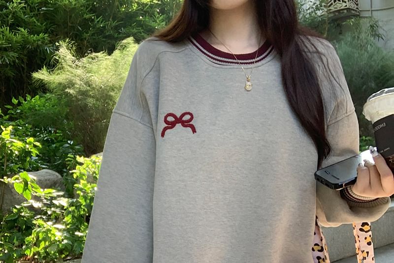 Ukiyo - Sweatshirt met lange mouwen, ronde hals en strikborduursel