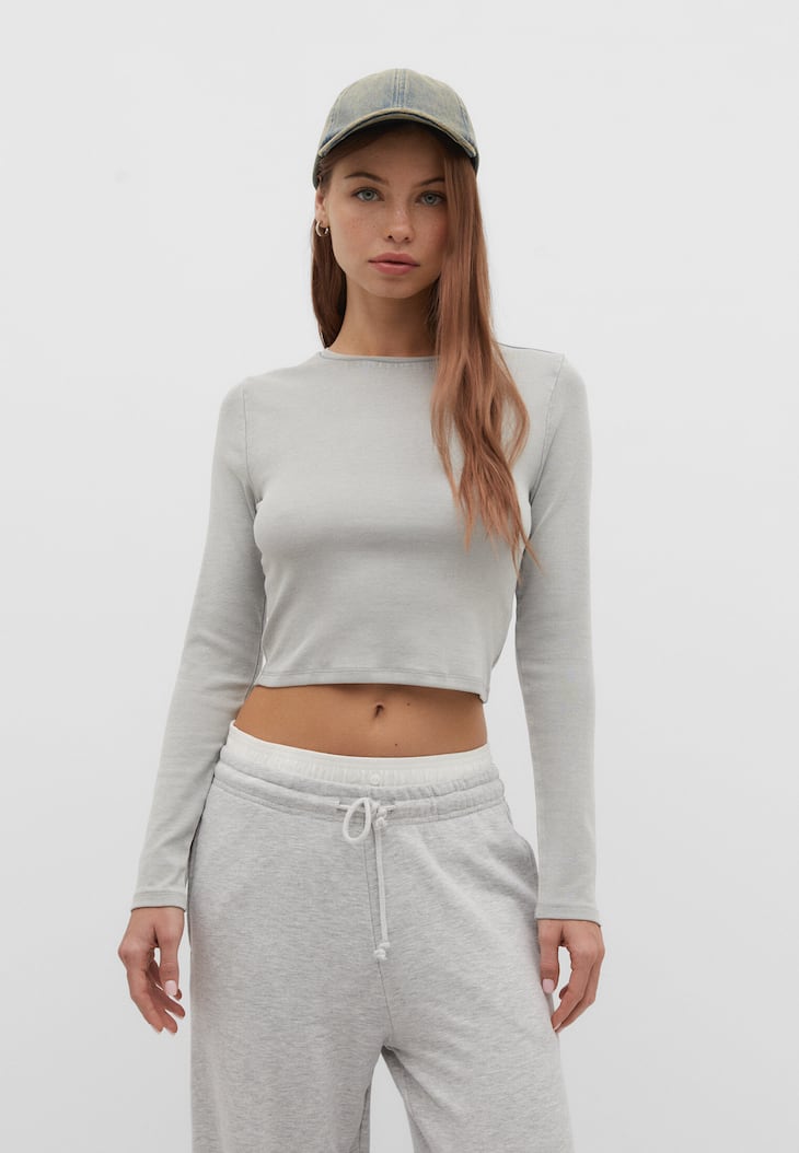 Camiseta básica cropped de algodão com efeito desbotado