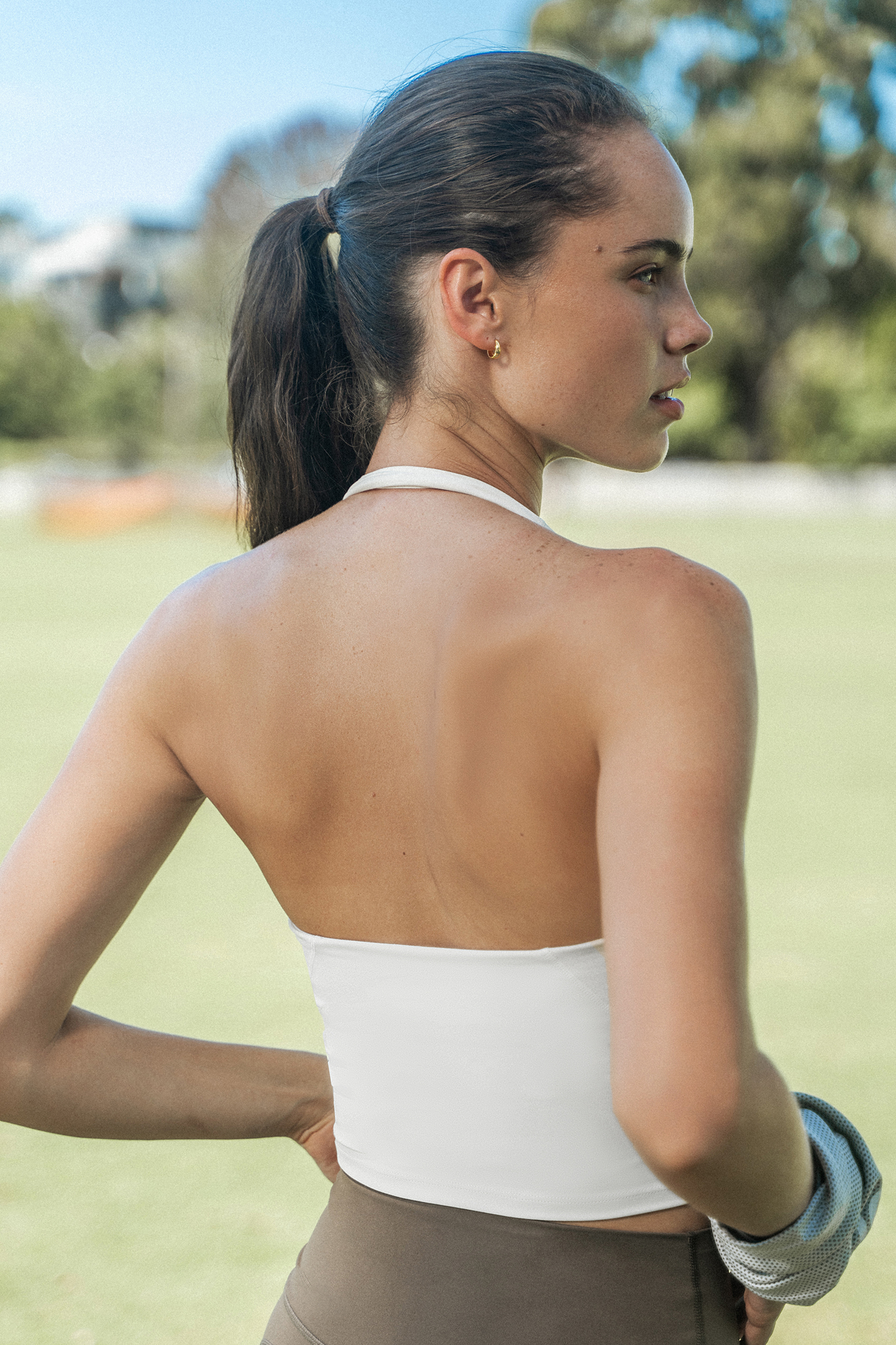 Haut actif à col licou beige