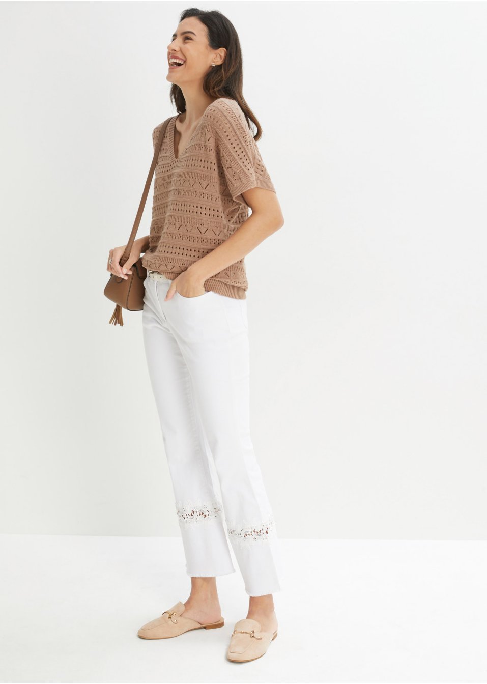 Pantalon 7/8 avec broderie ajourée
