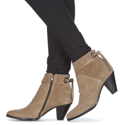 Regard - RAKAF V3 CRTE VEL SILKY - Beige