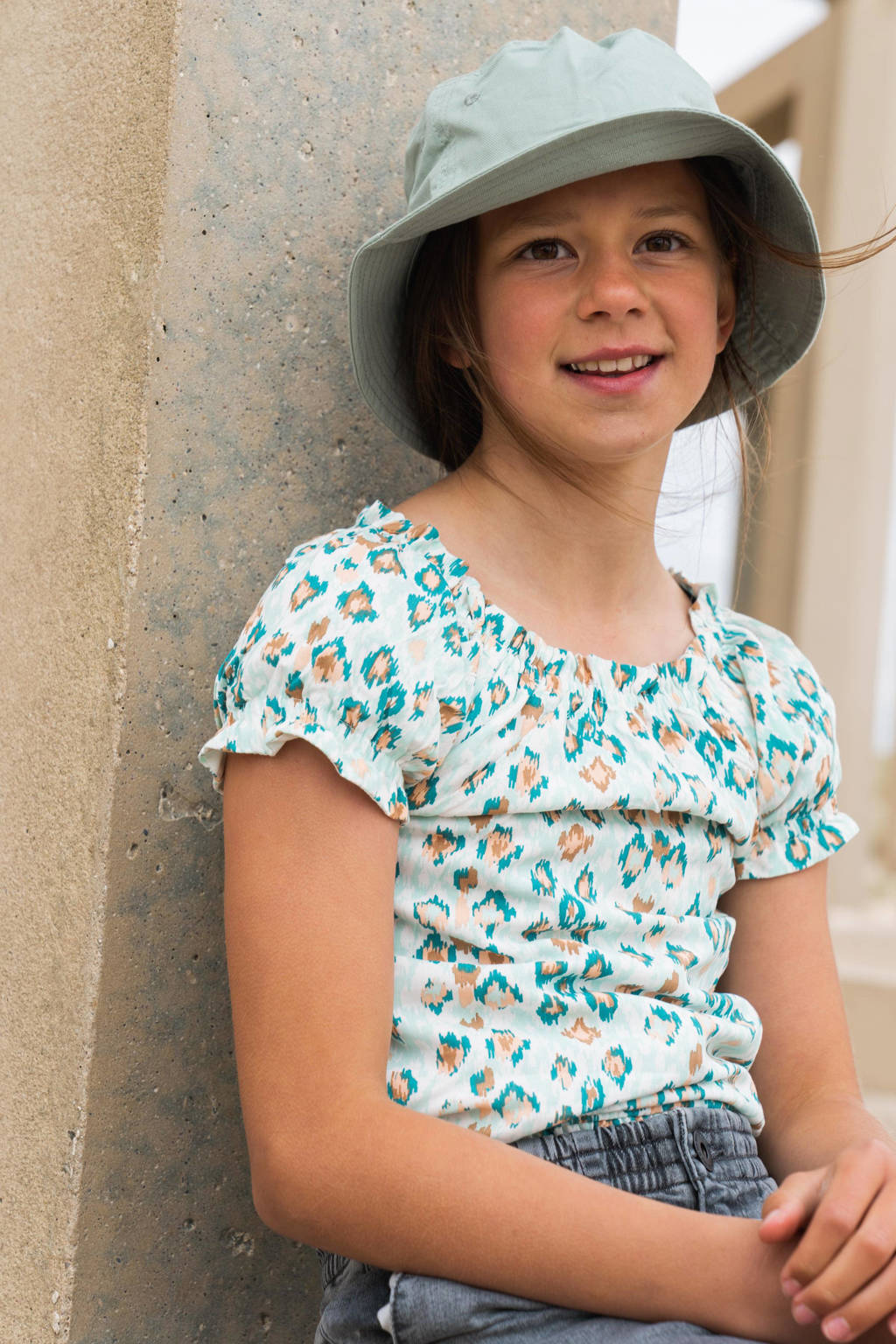 No Way Monday blouse met all over print lichtblauw