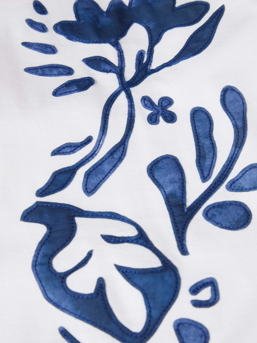 T-shirt em algodão com aplicação floral