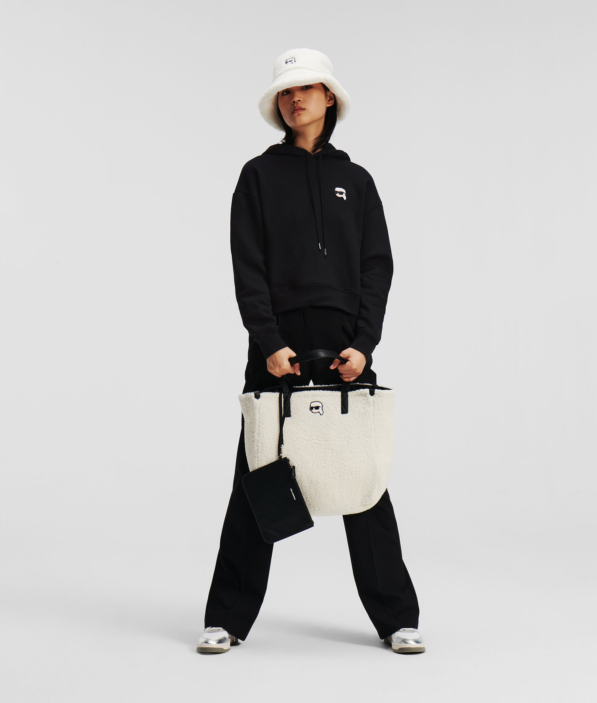 SWEAT À CAPUCHE AVEC ÉCUSSON K/IKONIK KARL
