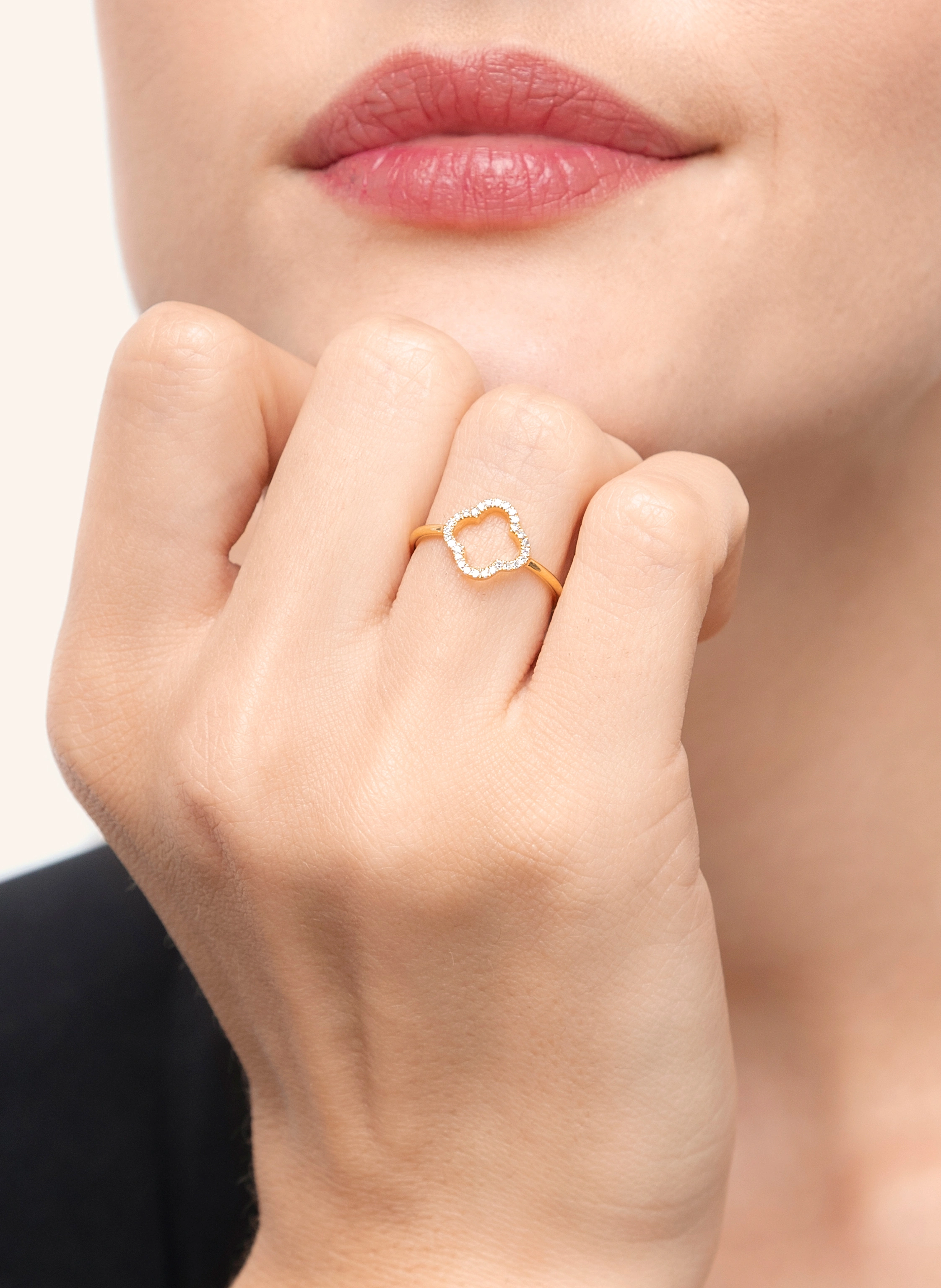 Leaf Ring KLEEBLATT aus 18 Karat Gelbgold mit Diamanten