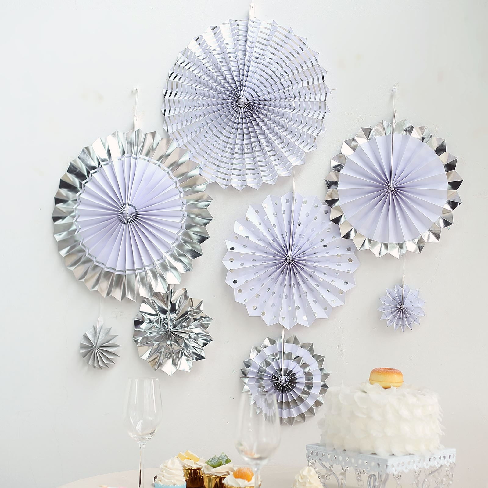 (8er Set) Papier Fächer Deko Rosetten Party / Geburtstag / Hochzeit - Weiss / Silber