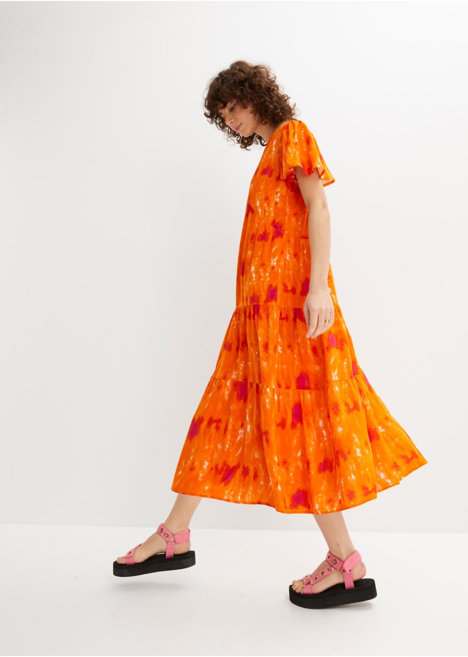 Robe midi avec manches papillon, volants et poches