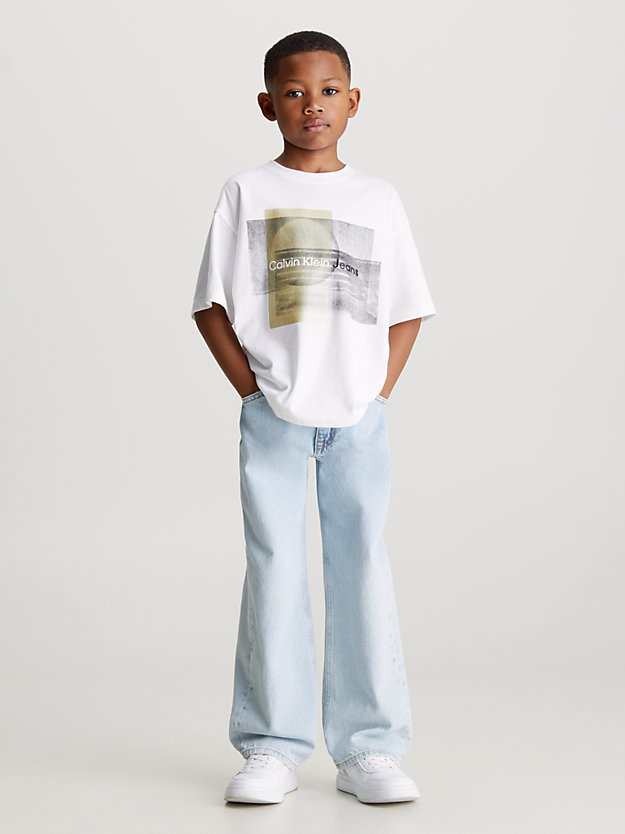 Camiseta com logo e modelagem relaxada