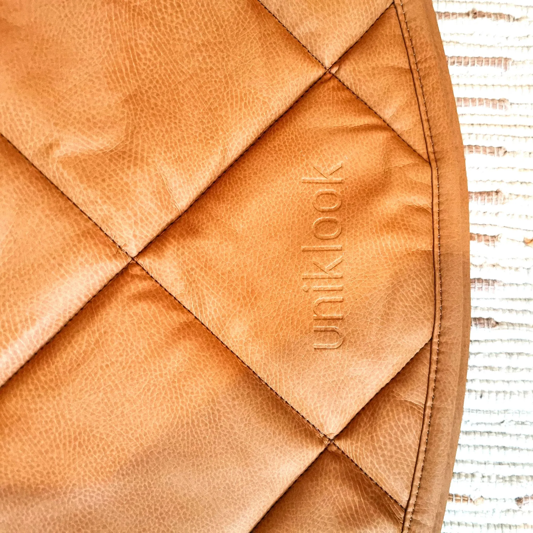 Uniklook Tapis de Jeu Matelassé en Cuir Végétalien - Tan