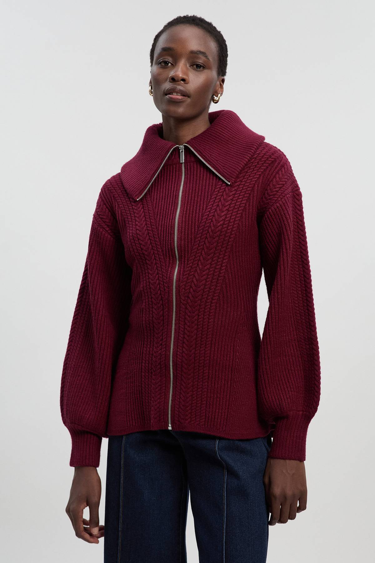 KarenMillen Cardigan Zippé à Torsades avec Manches Bouffantes et Basque