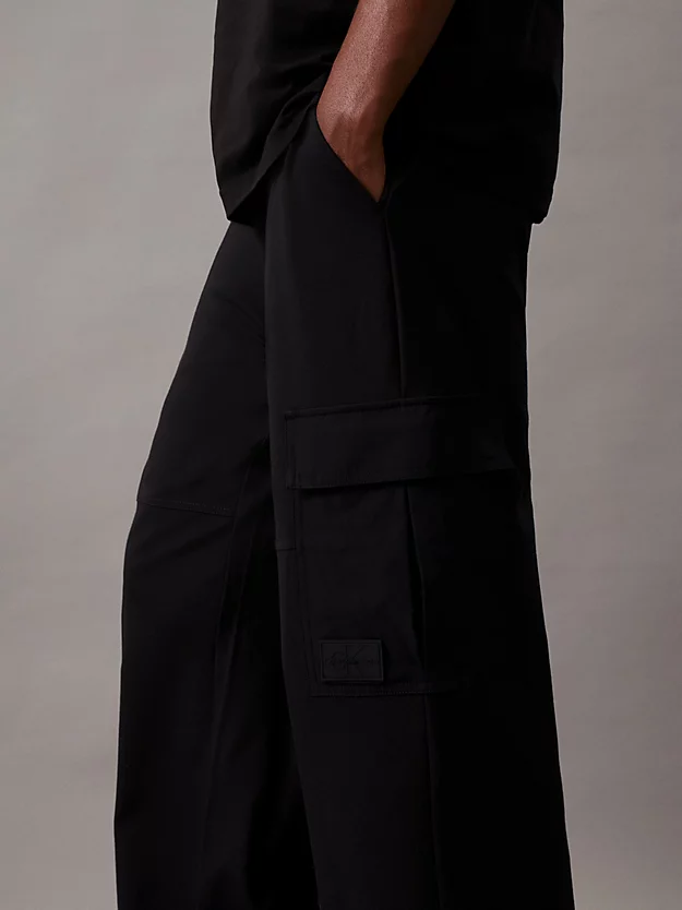Calça cargo Milano em malha com modelagem relaxada