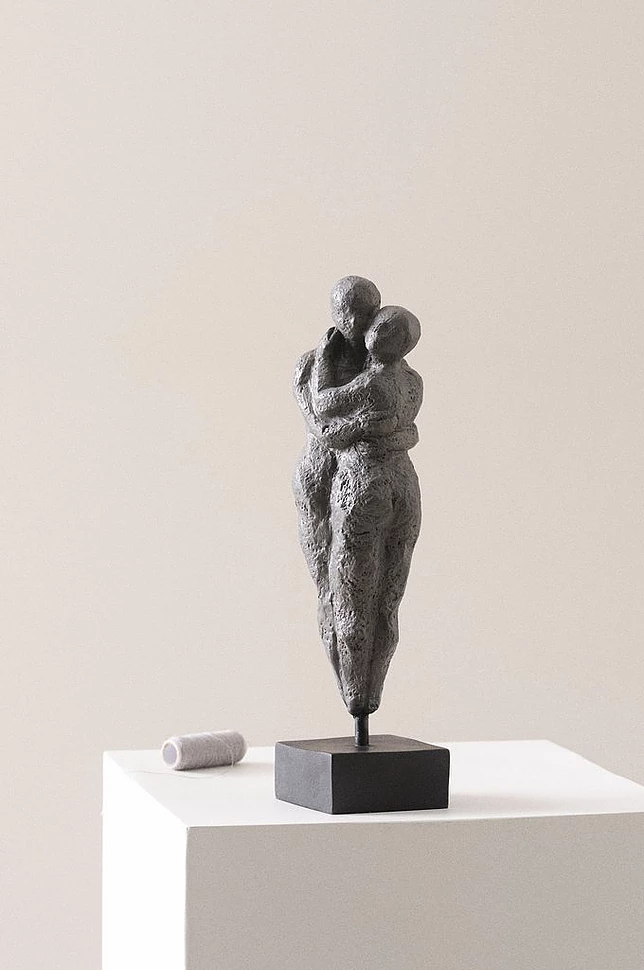 HUGGERS skulptur