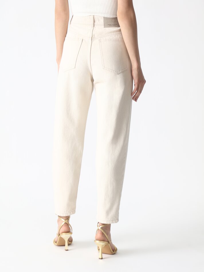 Calça jeans estilo Mom Fit - Creme