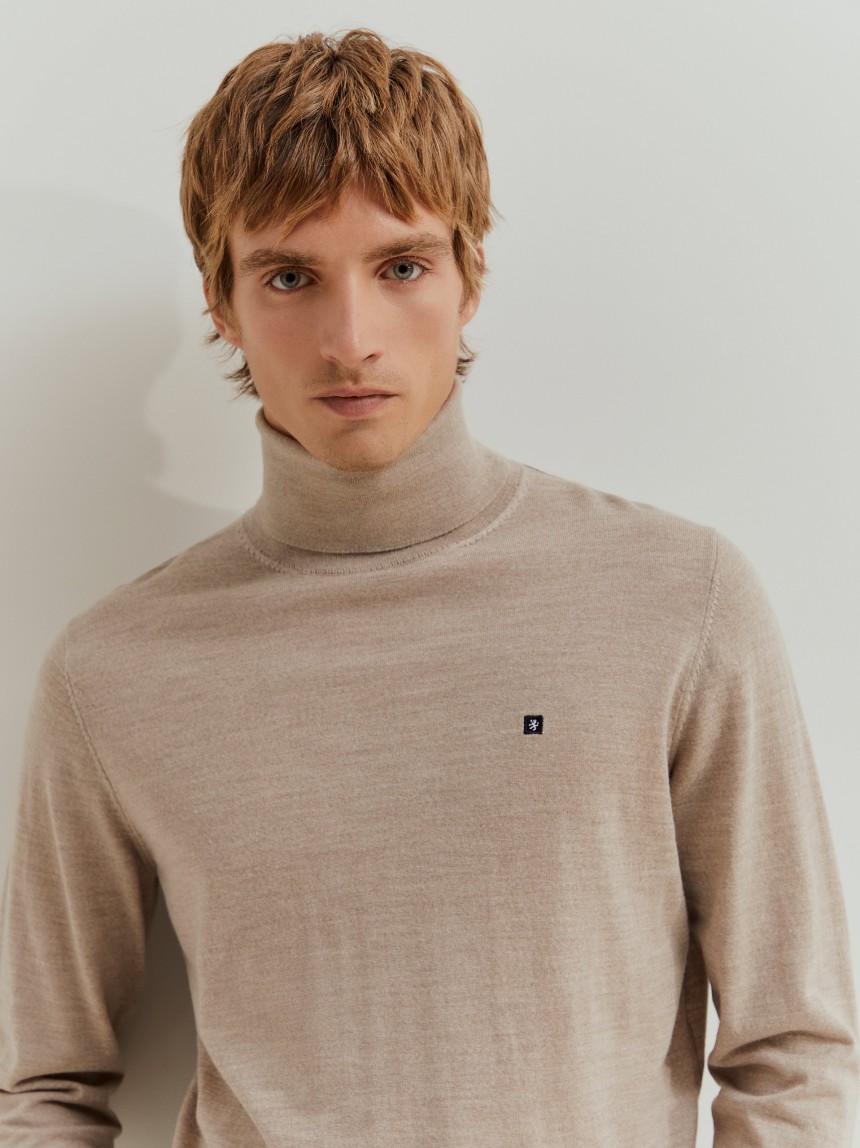 Camisola de gola alta de lã merino