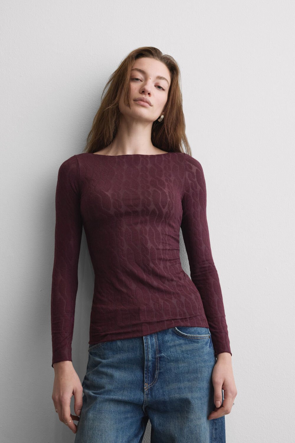Blusa de malha trançada com decote canoa em tecido ultraleve com cashmere.