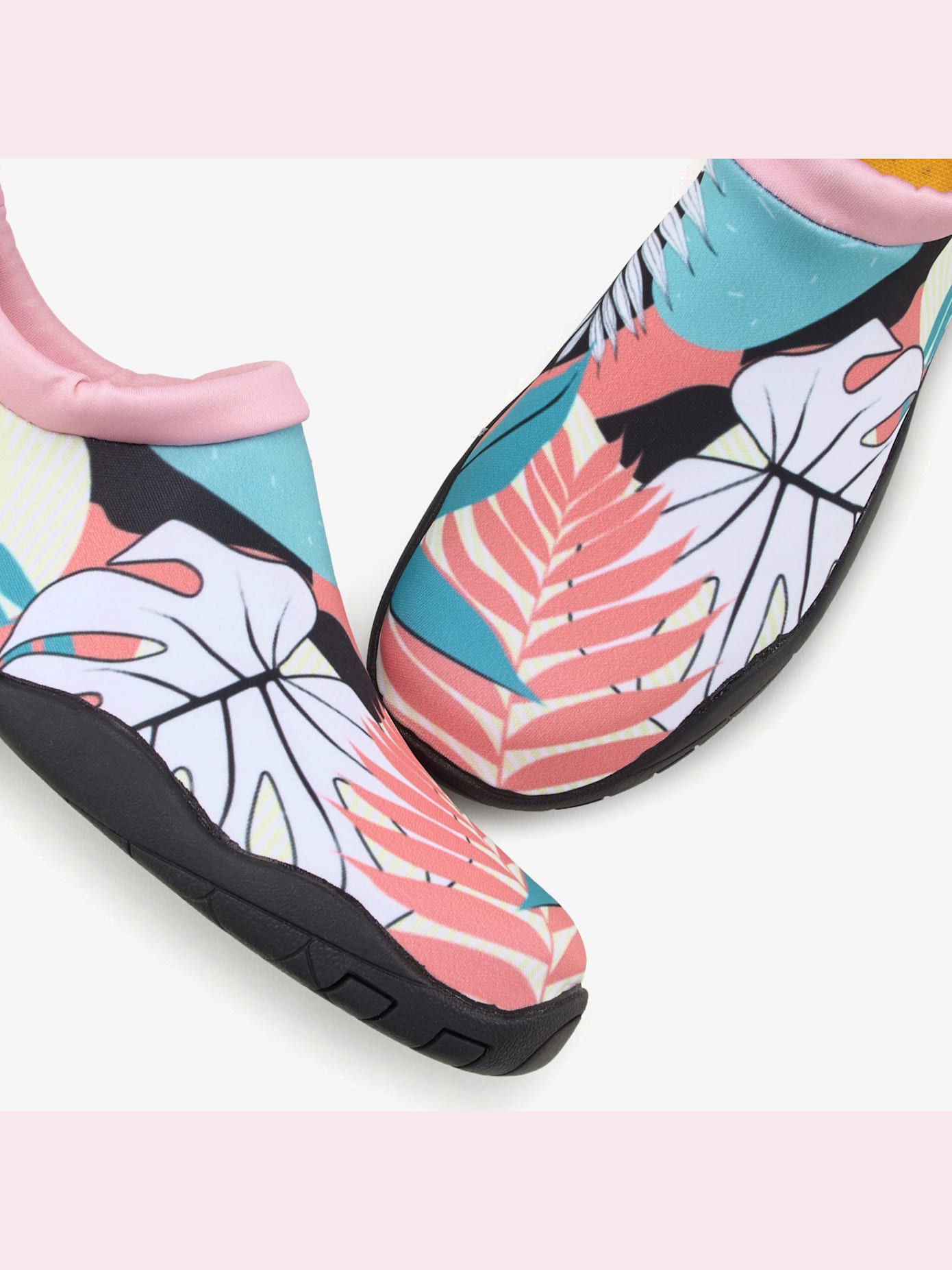 Chaussures de bain imprimé tendance